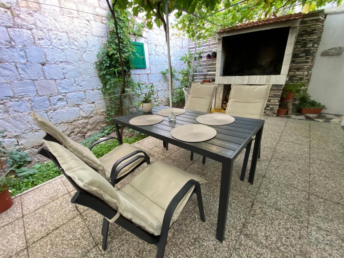 Apartment Stari Dvor Каштела Екстер'єр фото
