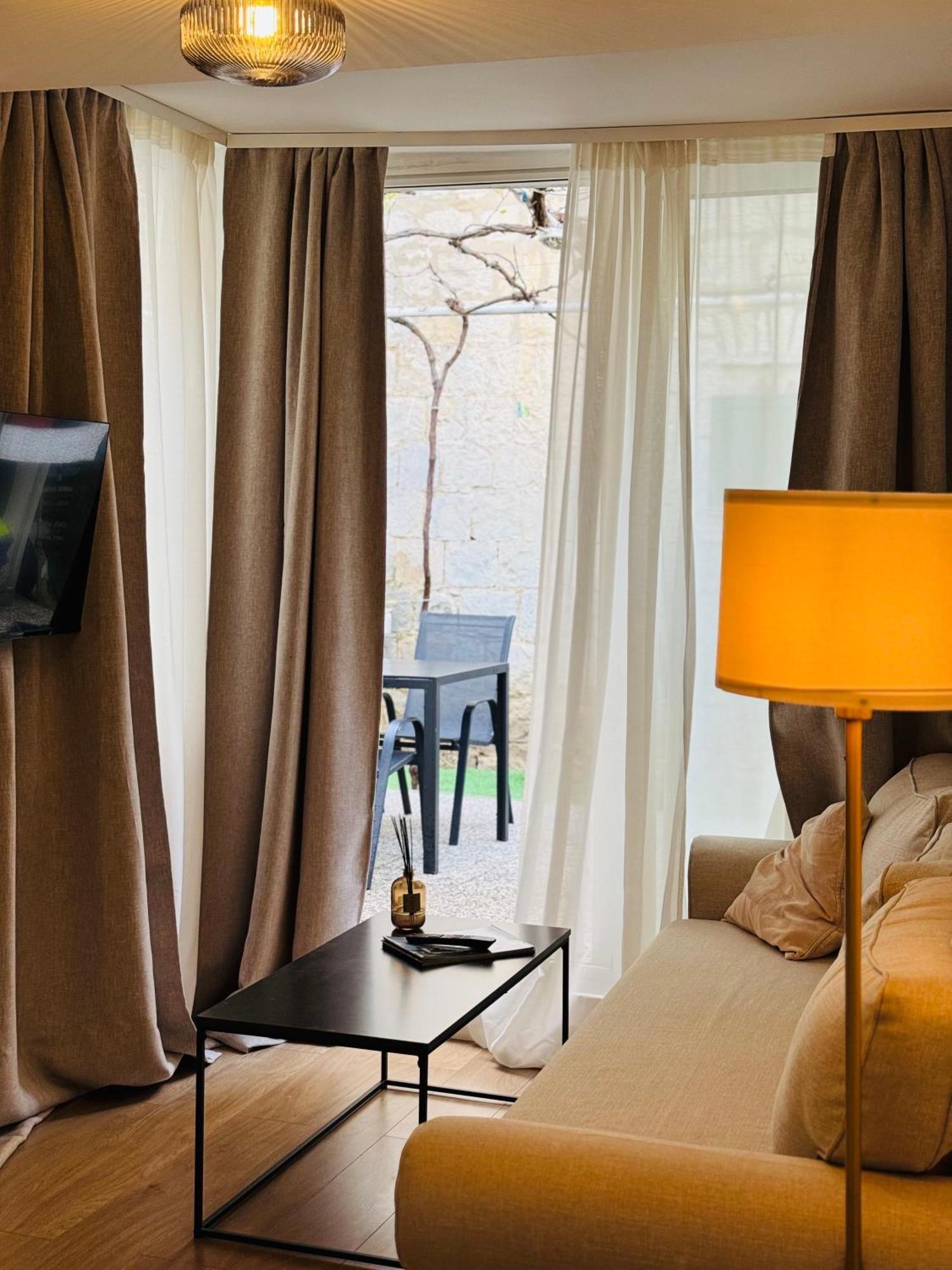 Apartment Stari Dvor Каштела Екстер'єр фото