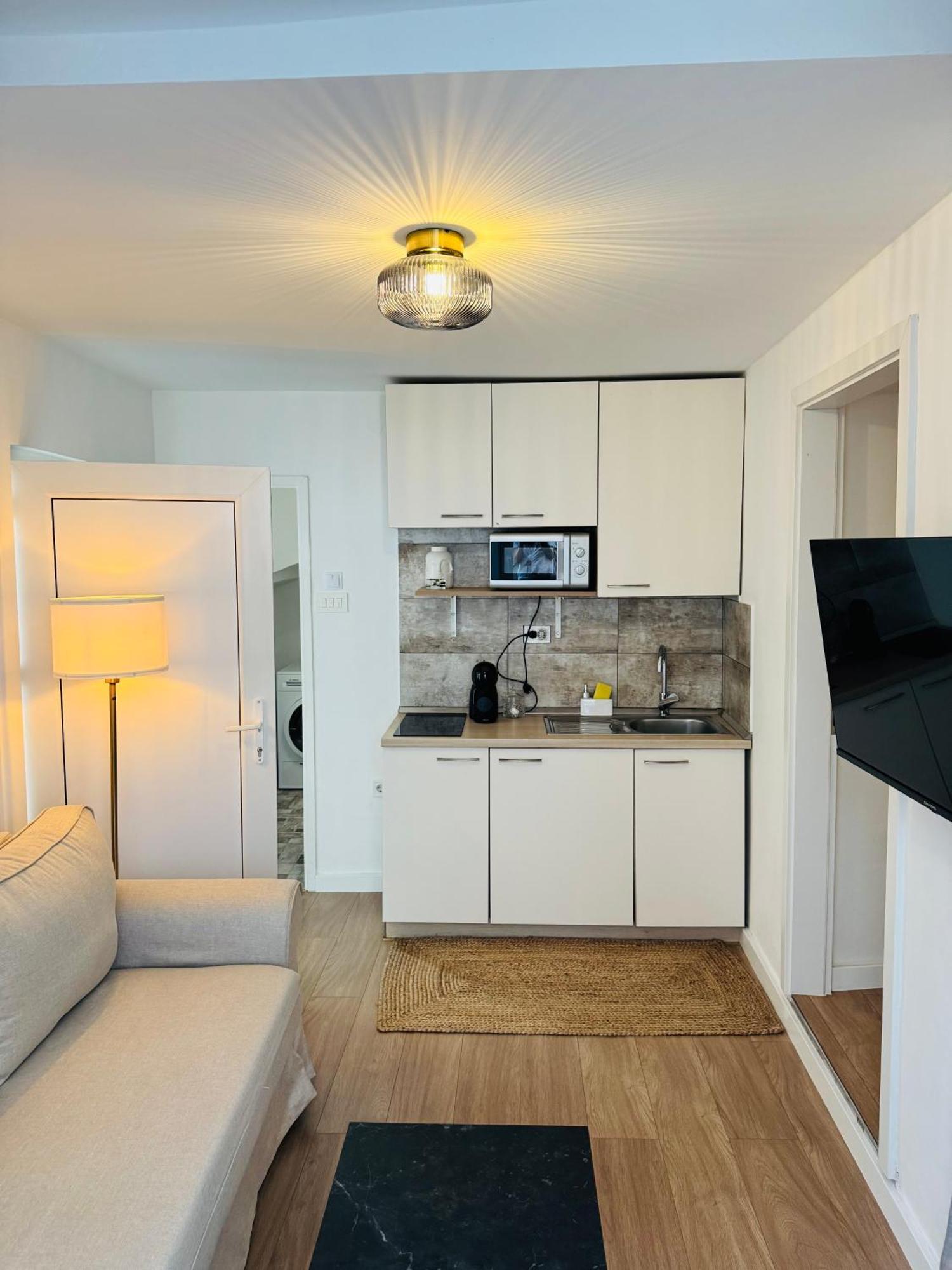 Apartment Stari Dvor Каштела Екстер'єр фото