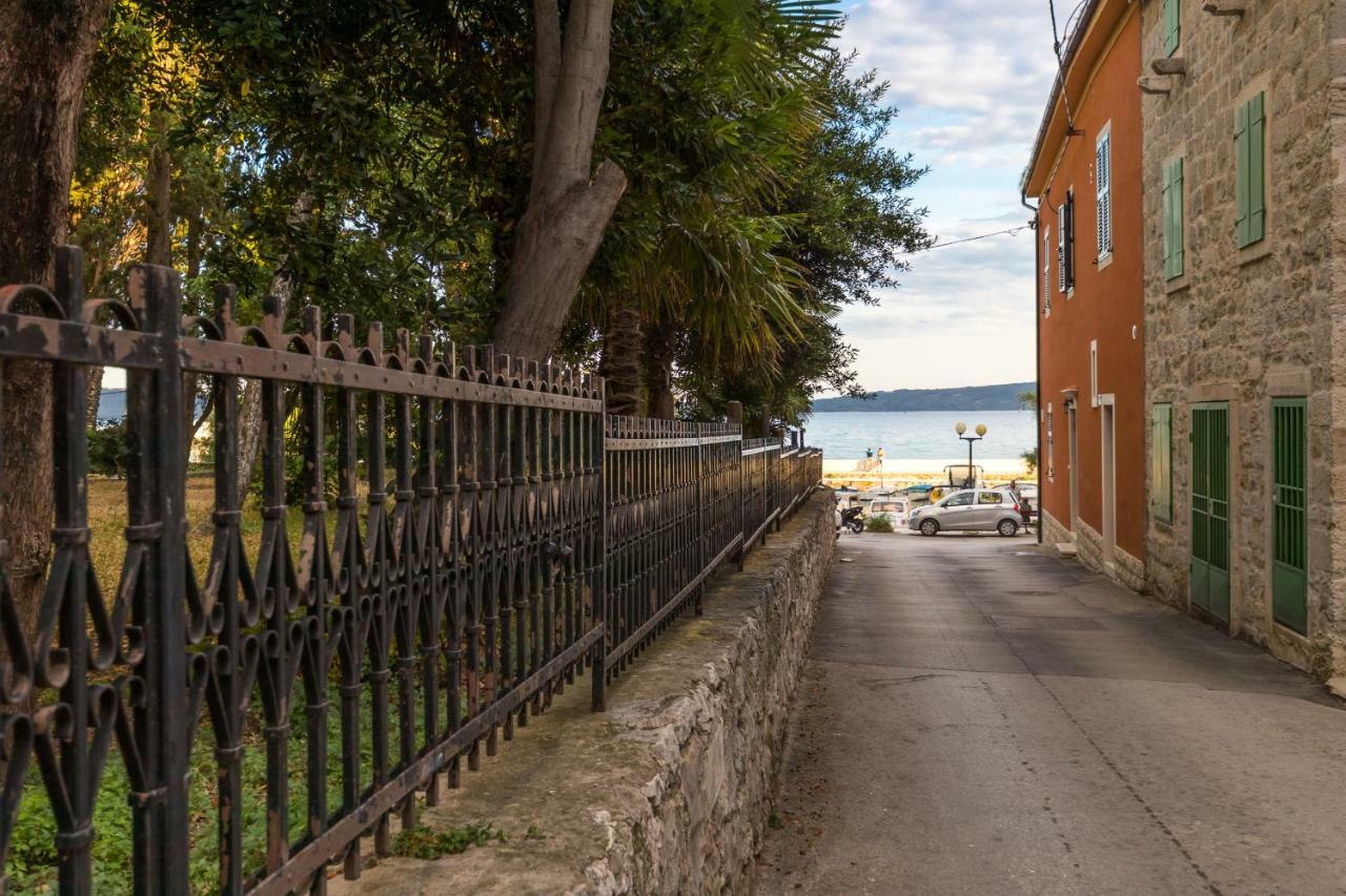 Apartment Stari Dvor Каштела Екстер'єр фото